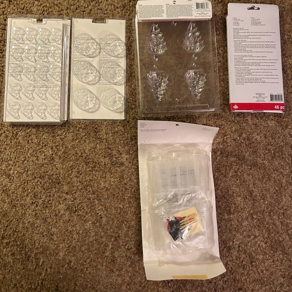 Lot of Holiday Candy chocolate molds, coin and push pop decor kits - Picture 4 of 4